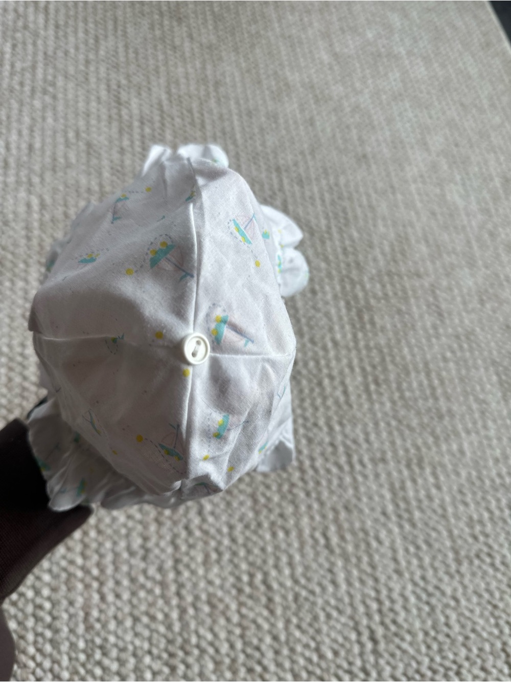 Vintage Ruffle Bonnet 587 - Picture 4 of 4